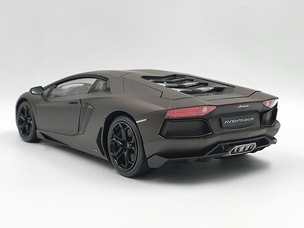 XE MÔ HÌNH LAMBORGHINI AVENTADOR LP700 1:18 WELLY-FX (ĐEN)