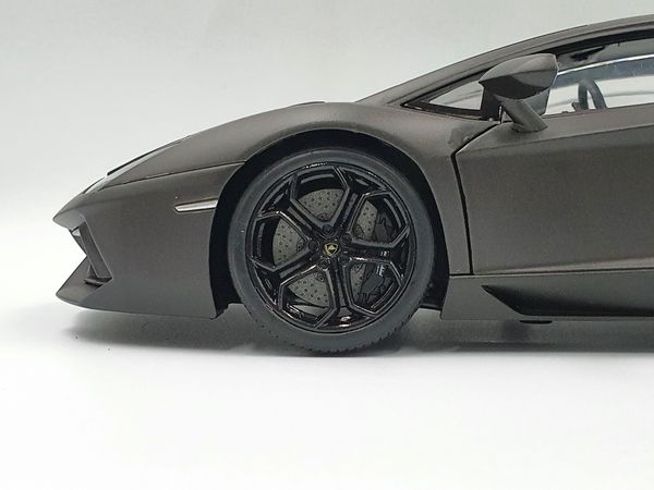 XE MÔ HÌNH LAMBORGHINI AVENTADOR LP700 1:18 WELLY-FX (ĐEN)