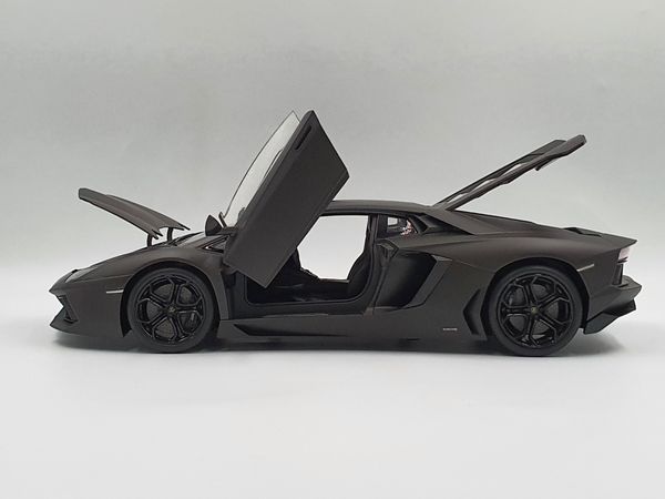 XE MÔ HÌNH LAMBORGHINI AVENTADOR LP700 1:18 WELLY-FX (ĐEN)