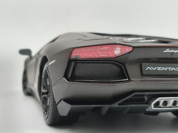 XE MÔ HÌNH LAMBORGHINI AVENTADOR LP700 1:18 WELLY-FX (ĐEN)