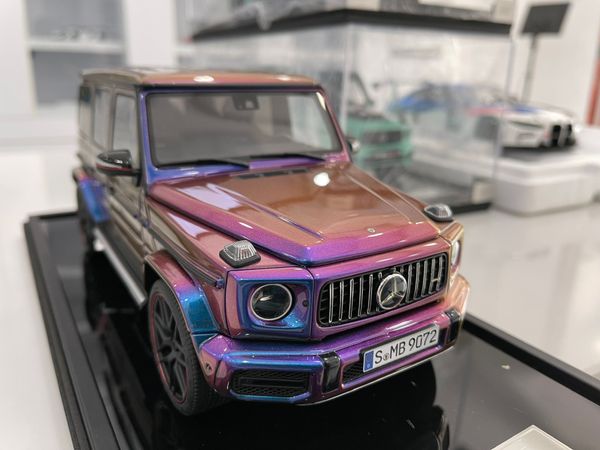 Xe Mô Hình Mercedes Benz G63 AMG 2019 Limited 66 1:18 Motorhelix ( Tím Biến Màu )