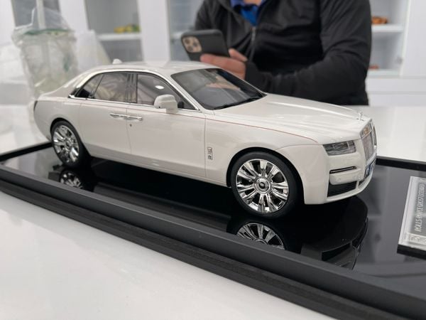 Xe Mô Hình Rolls-Royce Ghost 1:18 Motorhelix ( Trắng )