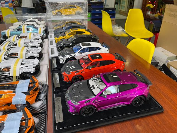 Xe Mô Hình Lamborghini Urus Venatus 1:18 Mansory ( Trắng Xanh )