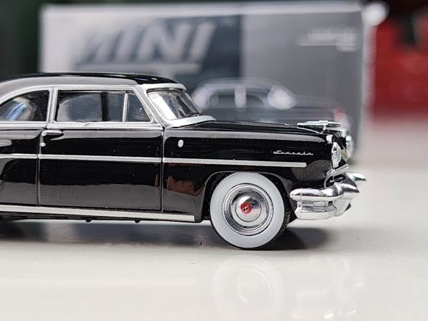 Xe mô hình Lincoln Capri 1954 Black LHD  1:64 MiniGT ( Đen )