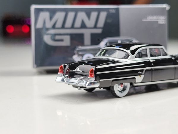 Xe mô hình Lincoln Capri 1954 Black LHD 1:64 MiniGT ( Đen )