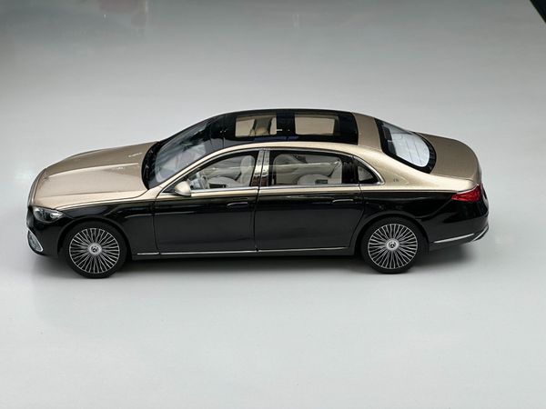 Xe Mô Hình Mercedes-Maybach S-Class 2021 1:18 Norev ( Gold/ Black/ Mâm Vành)