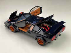 Xe Mô Hình Lamborghini Countach Walter Wolf 3 1/18 Kyosho ( Đen Nội Thất Xanh )