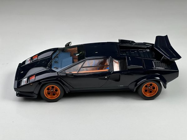 Xe Mô Hình Lamborghini Countach Walter Wolf 3 1/18 Kyosho ( Đen Nội Thất Xanh )