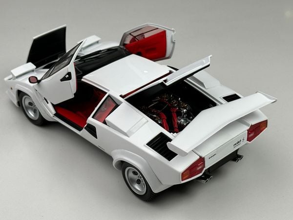 Xe Mô Hình Lamborghini Countach LP500S 1:18 Kyosho ( Trắng Nội Thất Đỏ )