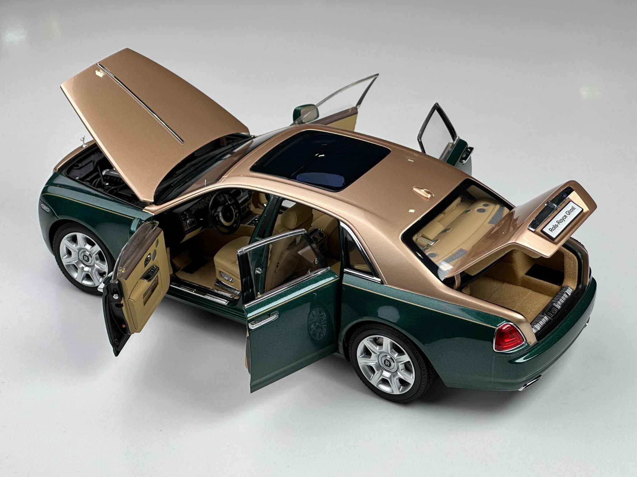 2022 ROLLSROYCE Ghost 675 V12 Saloon 4dr Petrol Auto 4WD Euro 6 255000  9500 miles Dark Emerald Green  JCT600