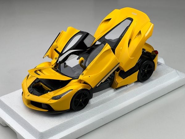 Xe Mô Hình Ferrari LaFerrari 1:18 BBR Models ( Vàng )