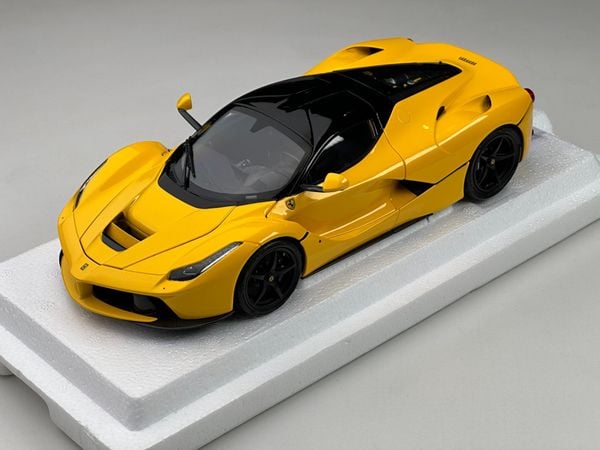 Xe Mô Hình Ferrari LaFerrari 1:18 BBR Models ( Vàng )