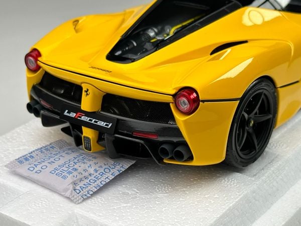 Xe Mô Hình Ferrari LaFerrari 1:18 BBR Models ( Vàng )