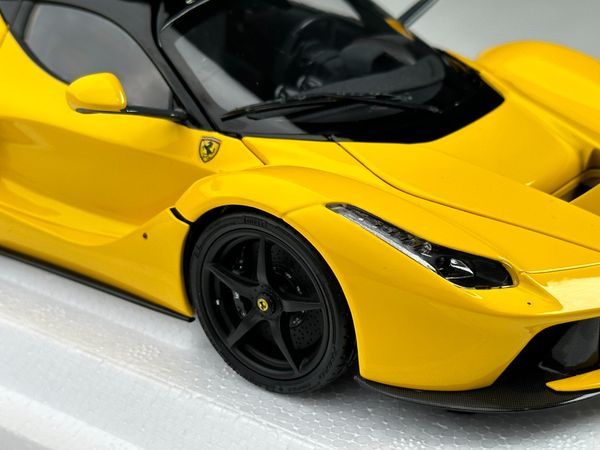 Xe Mô Hình Ferrari LaFerrari 1:18 BBR Models ( Vàng )