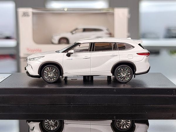 Xe Mô Hình Toyota Highlander 1:64 LCD ( Trắng )