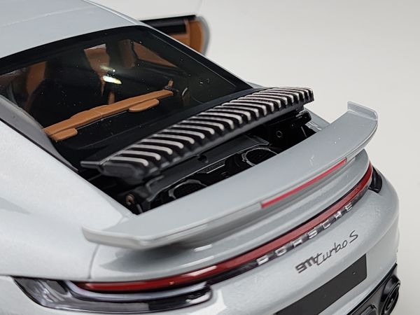 Xe mô hình Porsche 911 (992) Turbo S Coupe Sport Design - 2021 1:18 Minichanmps (Silver Metallic)