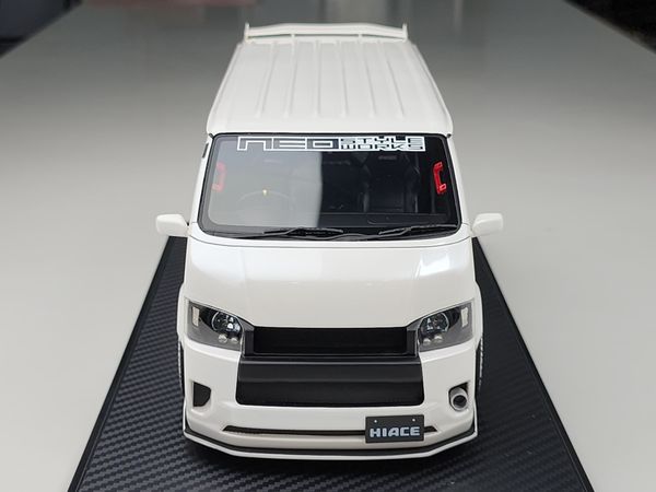 Xe mô hình T*S*D Works Hiace 1:18 Ignition Model (Trắng)