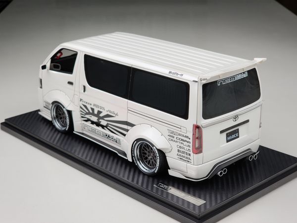 Xe mô hình T*S*D Works Hiace 1:18 Ignition Model (Trắng)