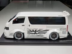 Xe mô hình T*S*D Works Hiace 1:18 Ignition Model (Trắng)