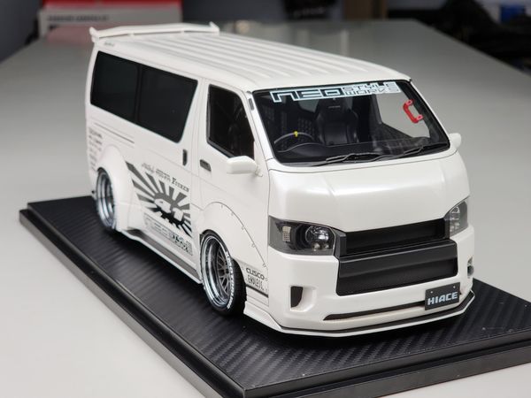 Xe mô hình T*S*D Works Hiace 1:18 Ignition Model (Trắng)