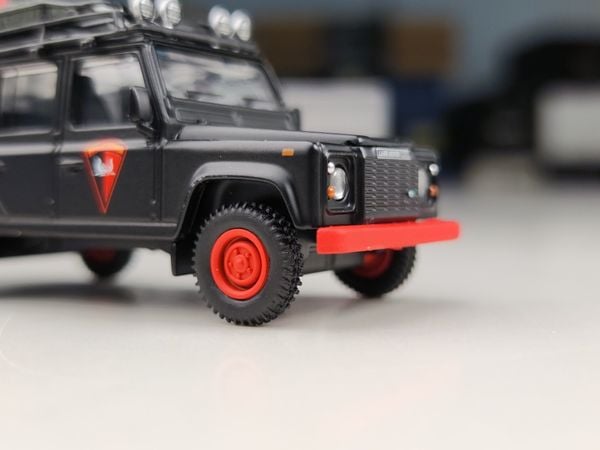 Xe mô hình Land Rover Defender 110 1:64 MINIGT (Đen)
