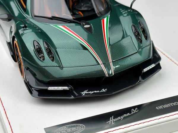 Xe mô hình Pagani Huayra BC 1:18 One Model ( Xanh Lá Carbon )