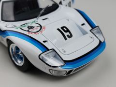 Xe mô hình Ford GT40 MK1 1:18 Solido (Trắng Viền Xanh)