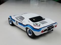 Xe mô hình Ford GT40 MK1 1:18 Solido (Trắng Viền Xanh)