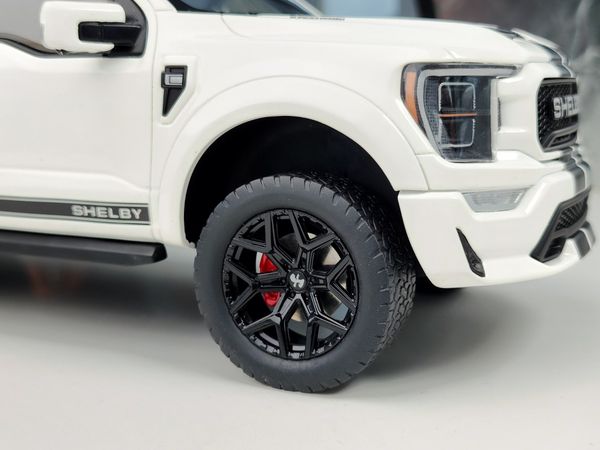 Xe mô hình Ford Shelby F-150 1:18 GTSpirit (Trắng)