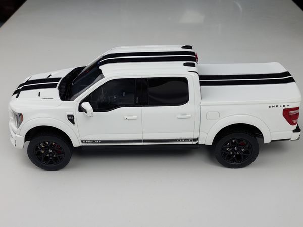 Xe mô hình Ford Shelby F-150 1:18 GTSpirit (Trắng)