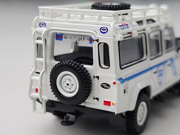 Xe Mô Hình Land Rover Defender 110 1:64 MiNiGT ( Trắng Martini )