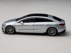 Xe Mô Hình Mercedes-Benz EQS 580 4MATIC 1:64 MiNiGT ( Silver )