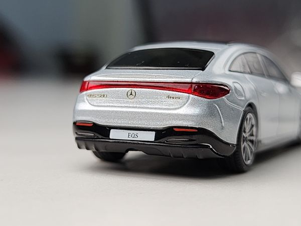 Xe Mô Hình Mercedes-Benz EQS 580 4MATIC 1:64 MiNiGT ( Silver )