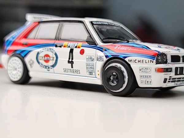 Xe Mô Hình Lancia Delta HF Integrale Evoluzione 1992 #4 1:64 MiNiGT ( Trắng Martini #4 )