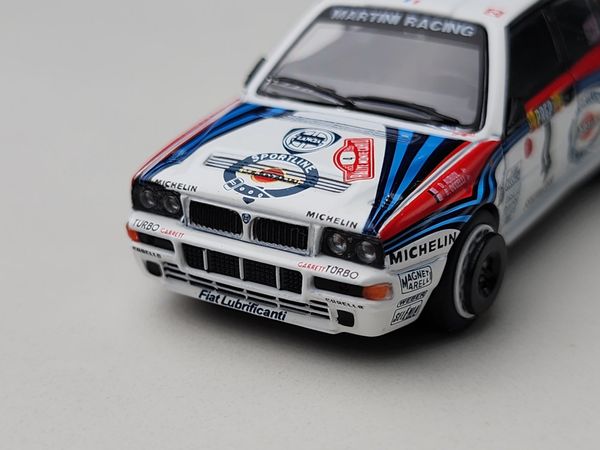 Xe Mô Hình Lancia Delta HF Integrale Evoluzione 1992 #4 1:64 MiNiGT ( Trắng Martini #4 )