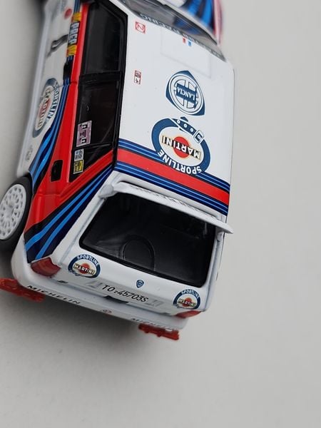 Xe Mô Hình Lancia Delta HF Integrale Evoluzione 1992 #4 1:64 MiNiGT ( Trắng Martini #4 )