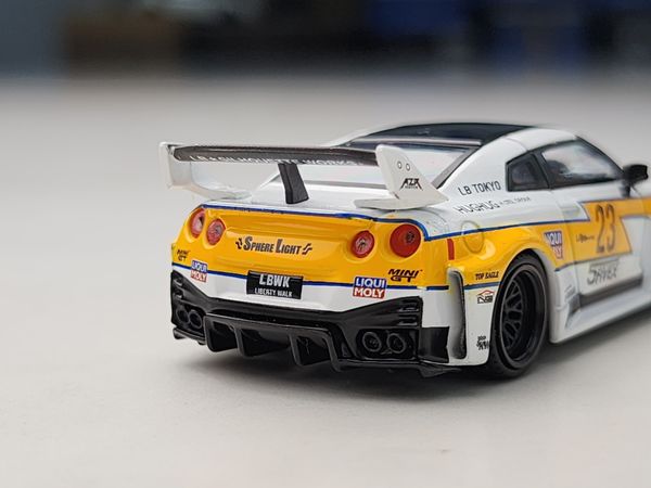 Xe Mô Hình Nissan LB-Silhouette WORKS GT 35GT-RR Ver.1 LB Racing 1:64 MiniGT ( Trắng)