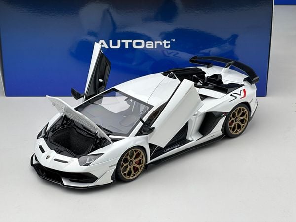 Xe Mô Hình Lamboghini Aventador SVJ 1:18 Autoart (Trắng)