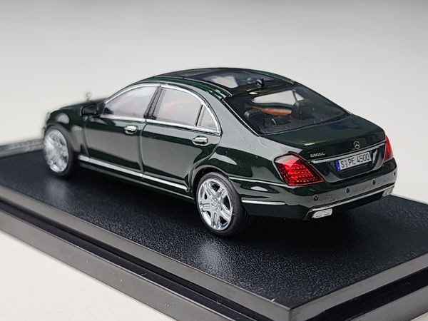 Xe Mô Hình Mercedes-Benz S-Class S600L(W221) 1:64 MOTORHELIX ( English Green )