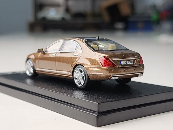 Xe Mô Hình Mercedes-Benz S-Class S600L(W221) 1:64 MOTORHELIX ( English Brow )