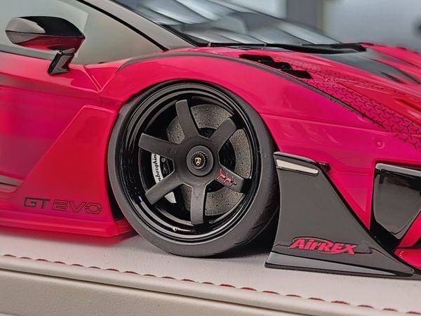 Xe Mô Hình Lamborghini Aventador GT EVO 1:18 Ivy Merit ( Black/Pink )