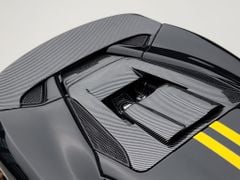 Xe Mô Hình Ferrari Novitec F8 1:18 Ivy Merit (Metallic Black Yellow Stripes )