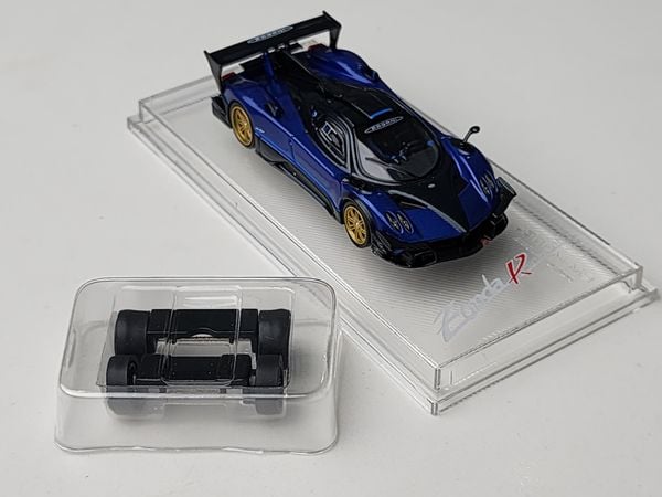 Xe mô hình Pagani Zonda Revulucion 1:64 CM Model (Xanh Cacbon)