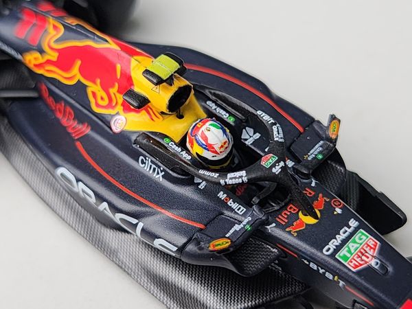 Xe Mô Hình Oracle Red Bull Racing RB18 #11 1:64 MiniGT ( Đen Red Bull )