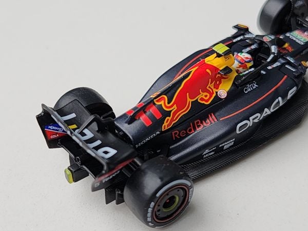 Xe Mô Hình Oracle Red Bull Racing RB18 #1 1:64 MiniGT ( Đen Red Bull )