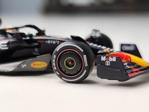 Xe Mô Hình Oracle Red Bull Racing RB18 #1 1:64 MiniGT ( Đen Red Bull )