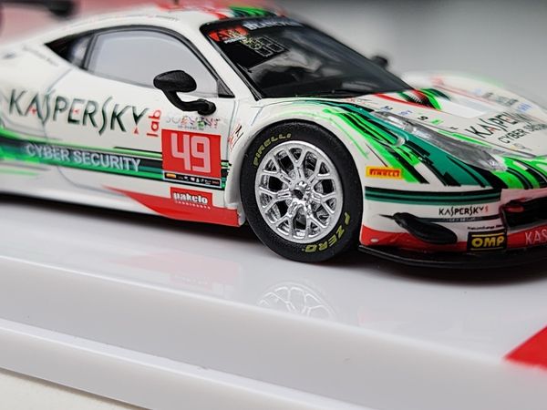 Xe Mô Hình Ferrari 458 Italia GT3 1:64 Tarmac Works ( Trắng #49 )