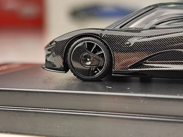 Xe Mô Hình Mclaren Speedtail 1:64 LCD ( Black Carbon )