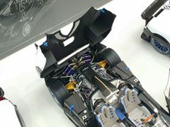 Xe mô hình Pagani Zonda HP 1:18 LCD (Trắng)