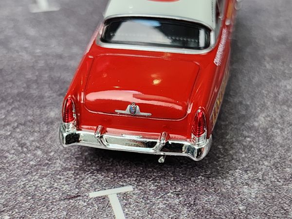 Xe Mô Hình Lincoln Capri 1954 Carrera Panamericana Class Winner #149 1:64 MiniGT